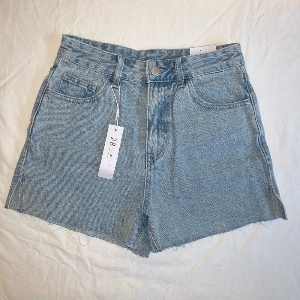 ⭐️ 3/$30 NWT Light wash Jean Shorts from Shein Size 28